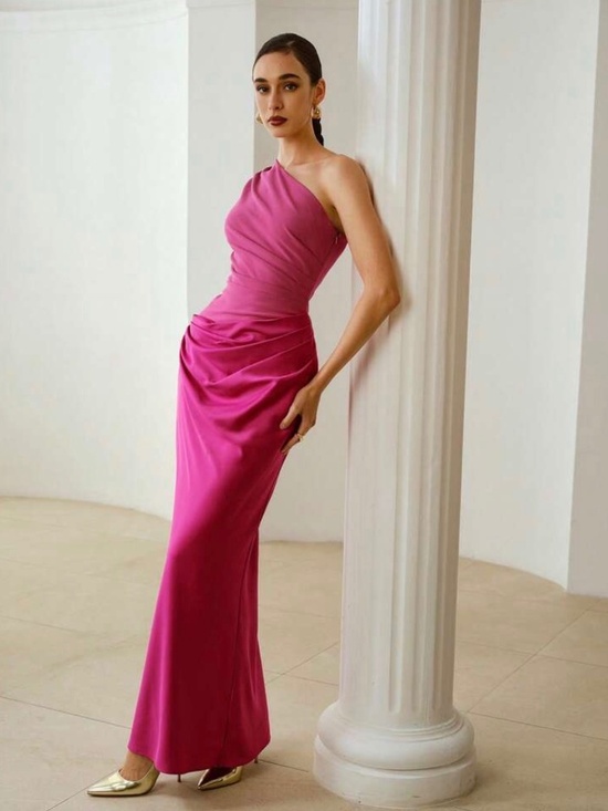 Dresses & Skirts - New Pink formal dress